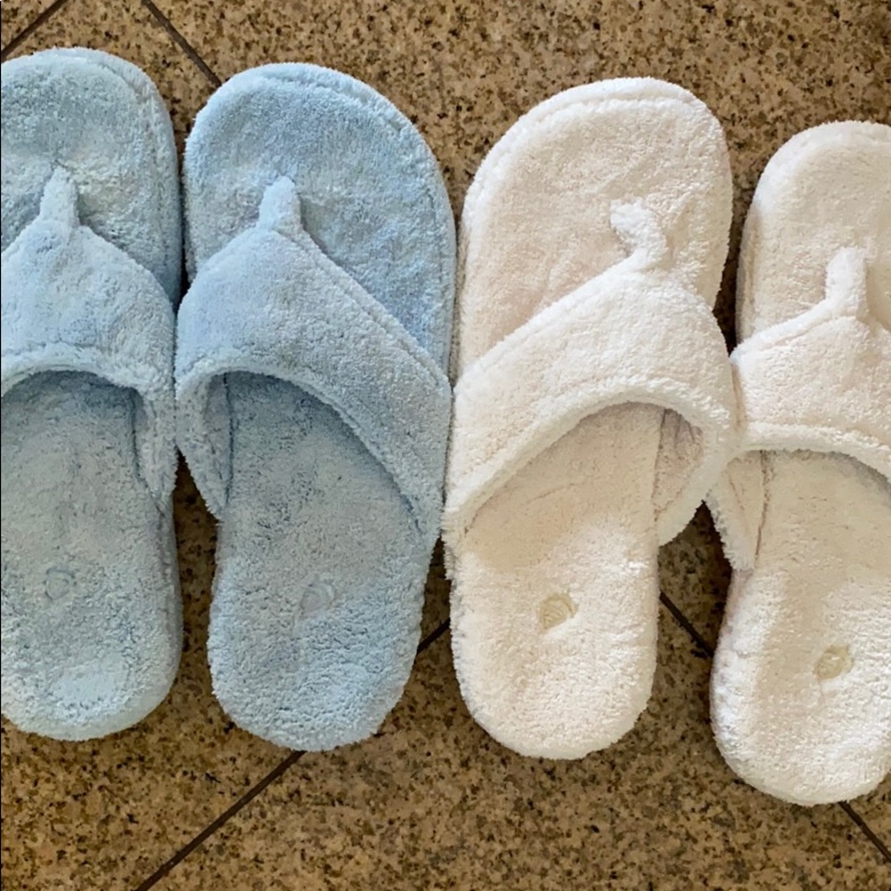 Sold Women’s Acorn cozy slippers